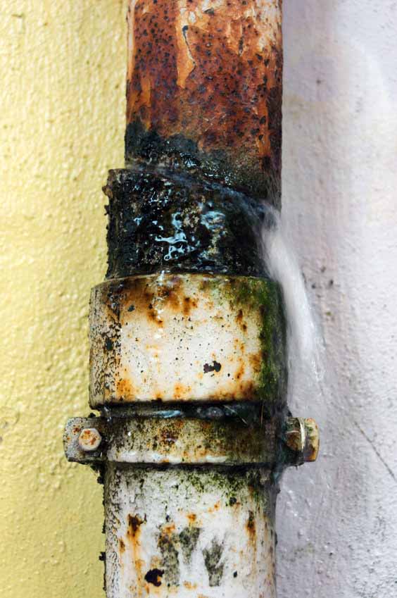 drain pipe broken with water leak