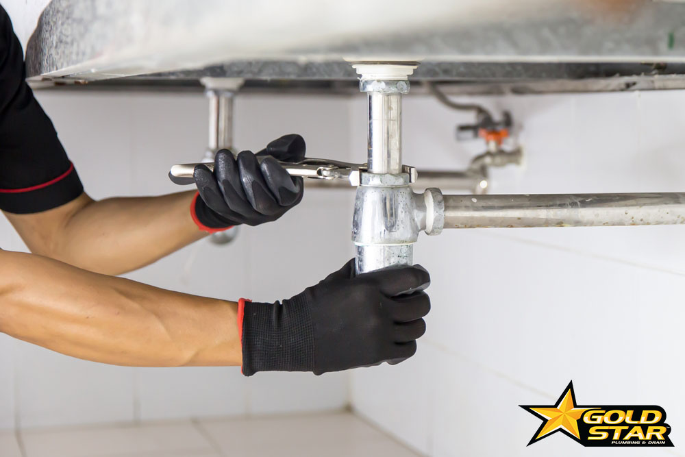 Technician,Plumber,Using,A,Wrench,To,Repair,A,Water,Pipe Technician,Plumber,Using,A,Wrench,To,Repair,A,Water,Pipe